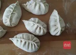 Illustration of how to make wheat buns with leek and egg stuffing 15