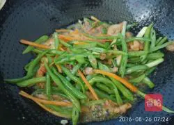 Illustration of how to make fried beans and noodles 11