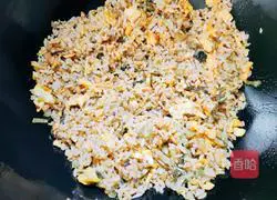 Illustration of how to make egg fried rice 9