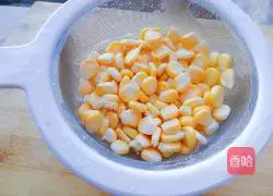 Corn carrot Illustration of how to make pork dumplings 3