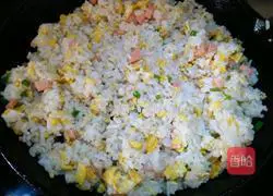 Illustration of how to make ham and egg fried rice 7