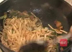 Illustration of Homemade Bean Fried Noodles 9