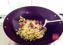 Illustration of how to make sausage and cucumber fried rice 8