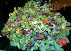 Illustration of how to make fried rice with diced sausage, vegetables and eggs 6