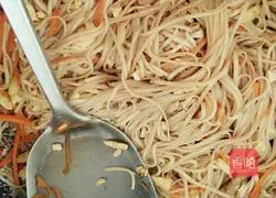 Illustration of how to make fried dough sticks and noodles 5