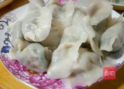 Illustration of how to make cabbage and pork dumplings 9
