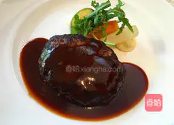 Illustration of how to make hamburger patties 12