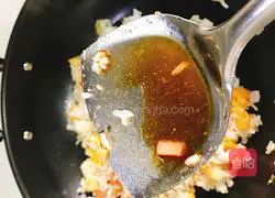 Illustration of how to make egg fried rice 9