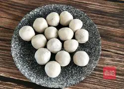 Illustration of homemade glutinous rice balls 11