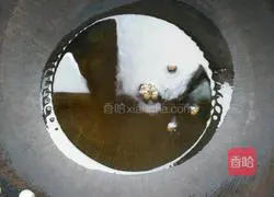 Illustration of how to make carrot and mutton dumpling fillings 7