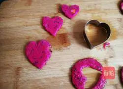 Illustration of how to make dragon fruit egg pancake 14