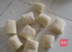 Illustration of how to make rose steamed buns 2