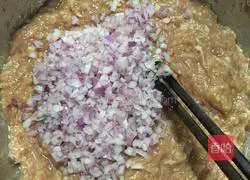 Illustration of how to make wild vegetable and pork dumplings 2