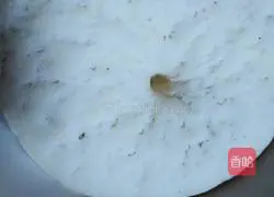 Illustration of how to make Mickey Mouse steamed buns 4