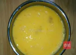 Illustration of how to make fried rice with carrots, beans, eggs and eggs 4