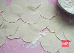 Illustration of how to make cabbage and spicy meat dumplings 10