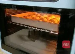 Illustration of how to make walnut and red date cakes 14