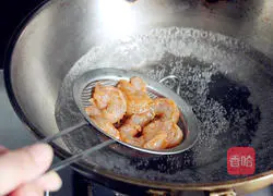 Illustration of how to make shrimp fried rice 4