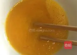 Illustration of how to make sausage and egg fried rice 3