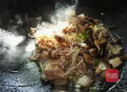 Illustration of how to make cabbage braised rice (voltage cooker version) 10