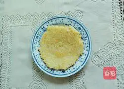 Illustration of how to make shredded potato pancakes 8