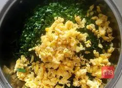 Illustration of how to make leek and egg dumplings 1