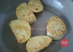 Illustration of how to make pan-fried steamed bun slices 5