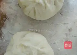 Illustration of how to make cowpea meat buns 3