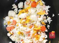 Illustration of how to make egg fried rice 8