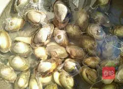 Illustration of how to make meatloaf stuffed with chives and river clams 1