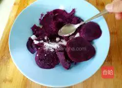 Illustration of how to make glutinous rice cakes with bean paste and purple sweet potato 5