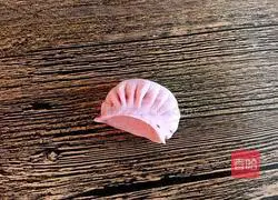 Illustration of how to wrap half-moon dumplings 7