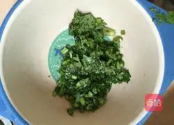 Illustration of how to make breakfast egg pancake 3