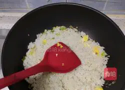 Illustration of how to make egg fried rice 6