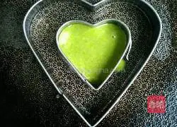 Illustration of how to make two-color love cake 5