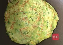 Illustration of how to make tender pumpkin and egg pancakes 7