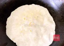 Illustration of how to make hot noodle pancakes 6