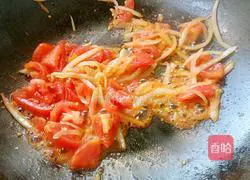 Illustration of how to make fried noodles with tomatoes and onions 10