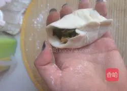 Illustration of how to make leek and egg dough dumplings 8