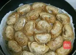 Illustration of how to make Qingqing fried wontons 9