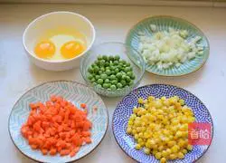 Colorful fried rice with shrimps Illustration of how to do it 1