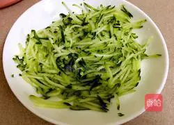 Illustration of how to make beef sauce noodles 2