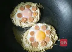 Noodles, ham and fried eggs Practice illustration 7