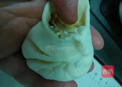 Illustration of how to make vegetarian stuffed buns 12