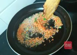 Illustration of how to make colorful fried rice 9