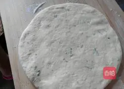 Illustration of how to make scallion and egg dough pancakes 8