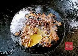 Illustration of how to make noodles with scallion oil 3