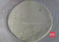 Illustration of how to make crispy green onion pancake 10