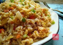 Illustration of how to make carrot, cabbage and egg fried rice 12