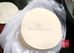 Illustration of how to make bean and pork dumplings 11